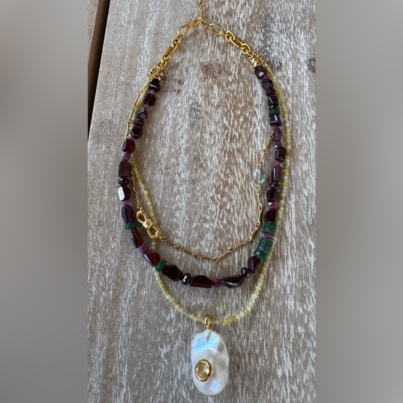 Elegant Multi-Color Beaded Necklace - Picture 1 of 4